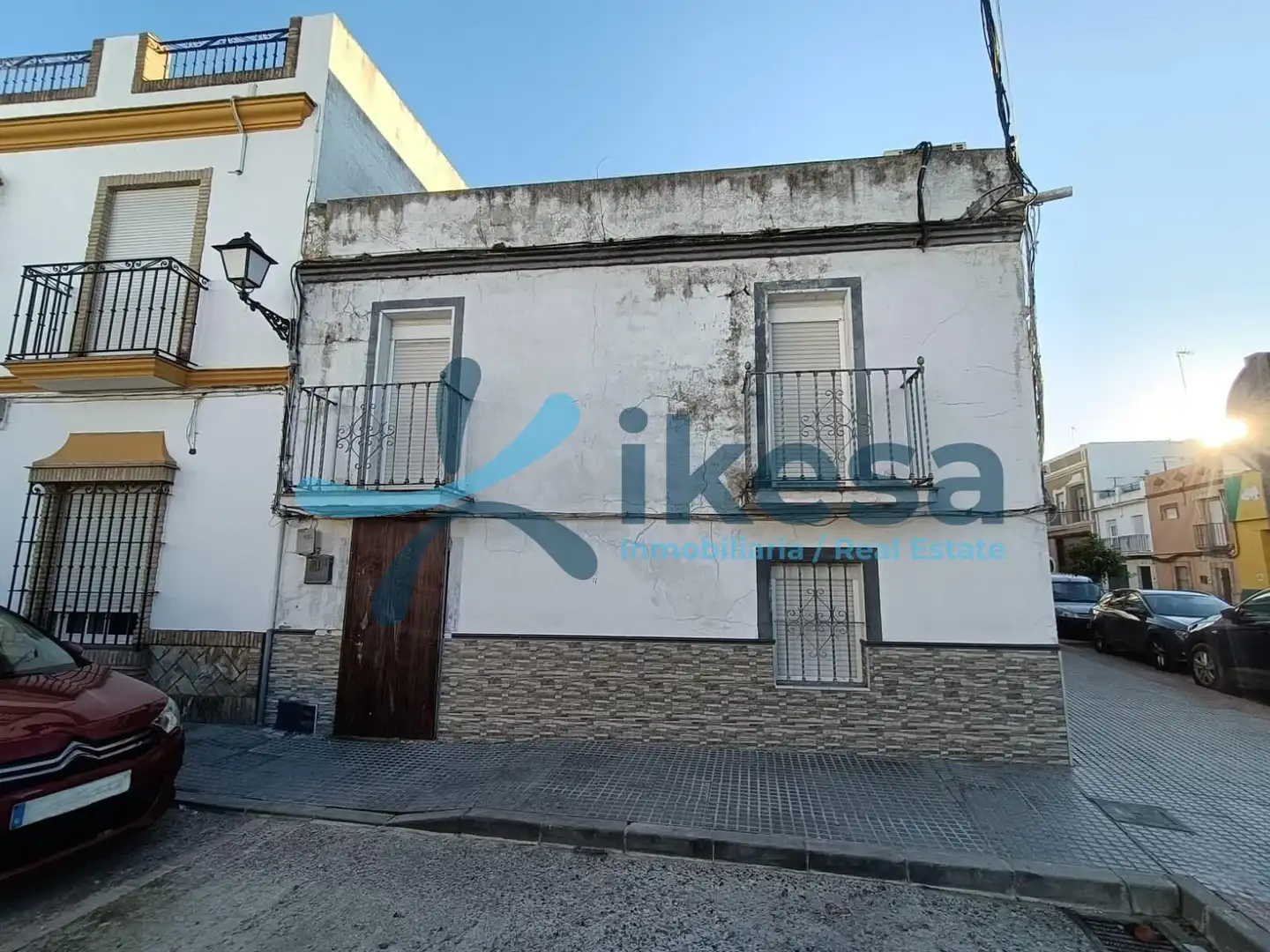 Vista exterior de Casa adosada en venta en Lora del Río