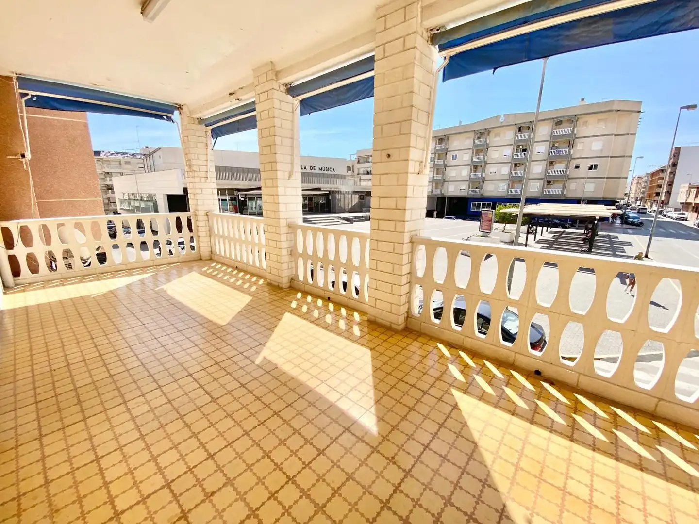 Terraza de Apartamento de alquiler en Guardamar del Segura con Calefacción, Amueblado y Lavadora