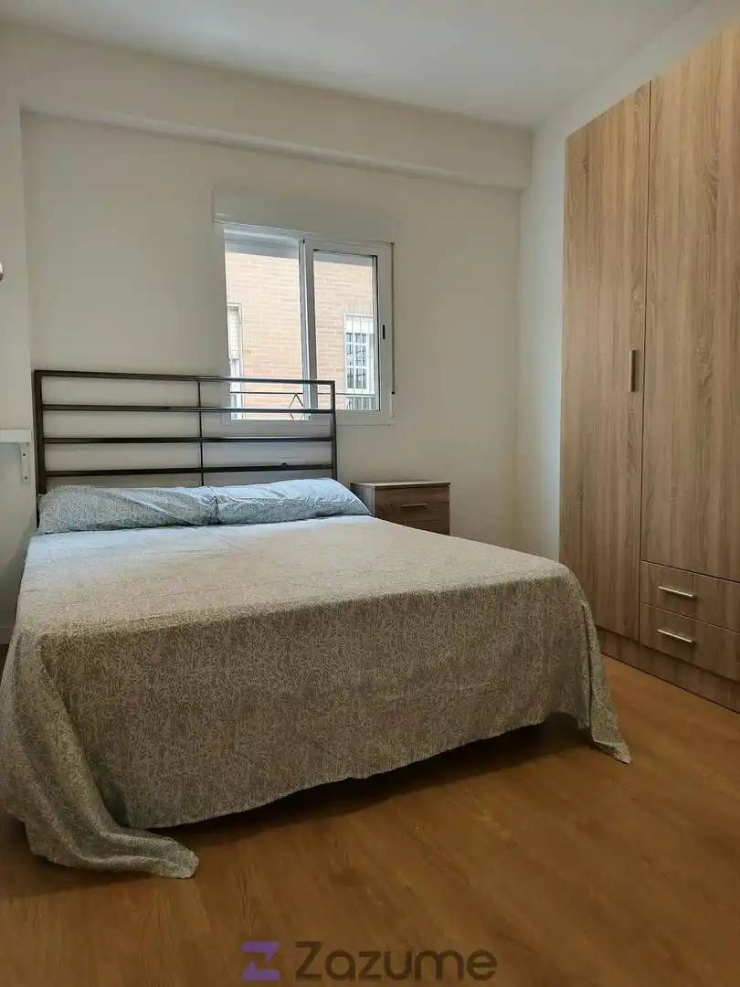 Schlafzimmer von Wohnung zur Miete in Sevilla mit Klimaanlage, Heizung und Möbliert