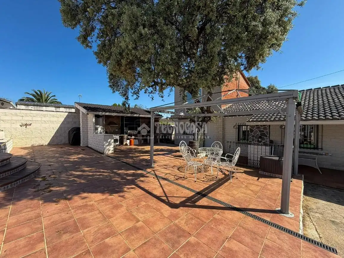 Terrassa de Casa o xalet en venda en Villa del Prado amb Aire condicionat i Piscina