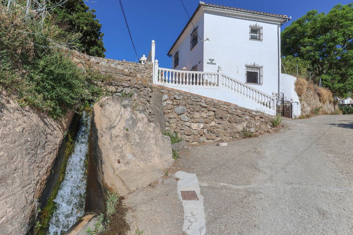 Vista exterior de Casa o xalet en venda en Alozaina amb Aire condicionat i Traster