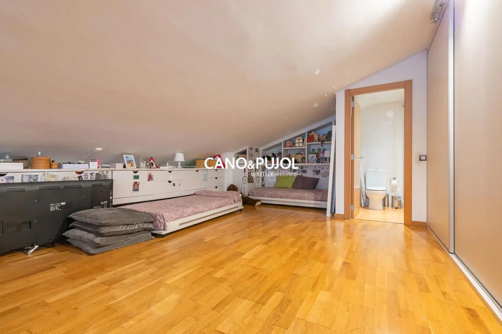 Bedroom of Flat for sale in Sant Cugat del Vallès  with Heating, Terrace and Storage room