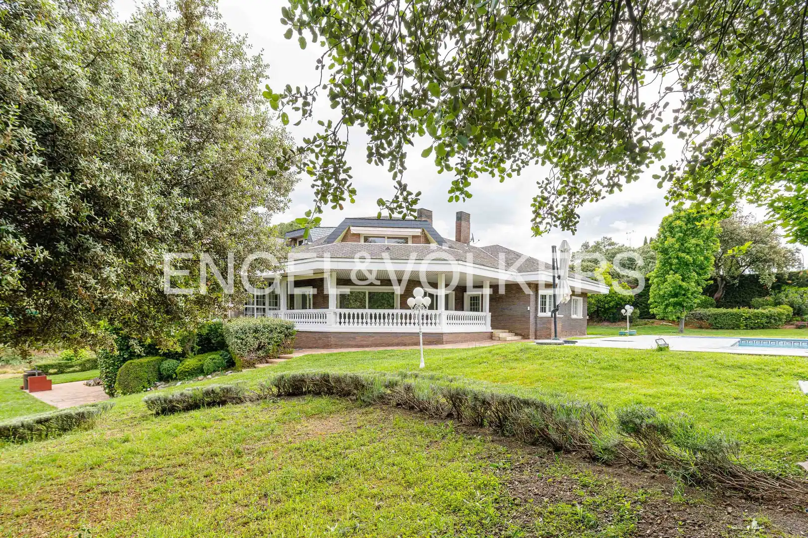 Vista exterior de Casa o chalet en venta en Pozuelo de Alarcón con Aire acondicionado, Calefacción y Jardín privado