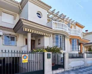 Vista exterior de Casa adosada en venda en Martos amb Aire condicionat, Calefacció i Parquet