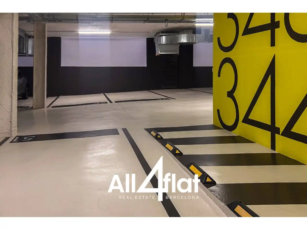 Parking of Flat for rent in Barcelona  with Air Conditioner, Heating and Furnished
