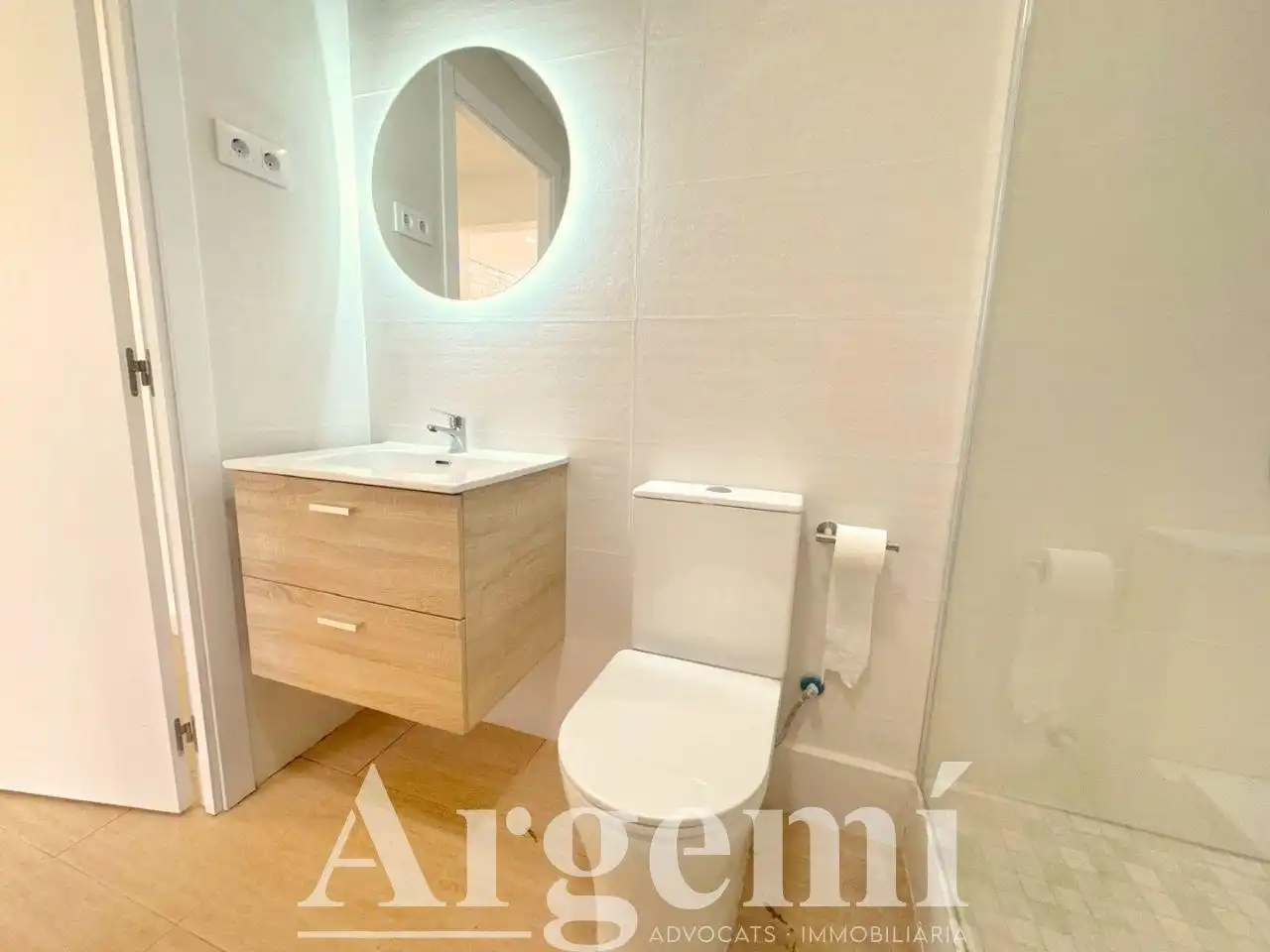 Baño de Piso en venta en Palau-solità i Plegamans con Aire acondicionado