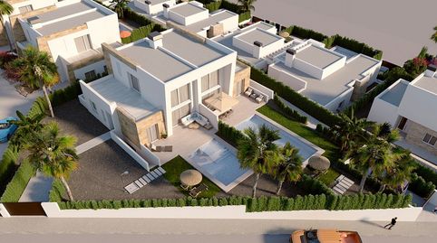 Villa  Semidetached de 3 dormitorios y 2 baños con piscina y jardín en Algorfa