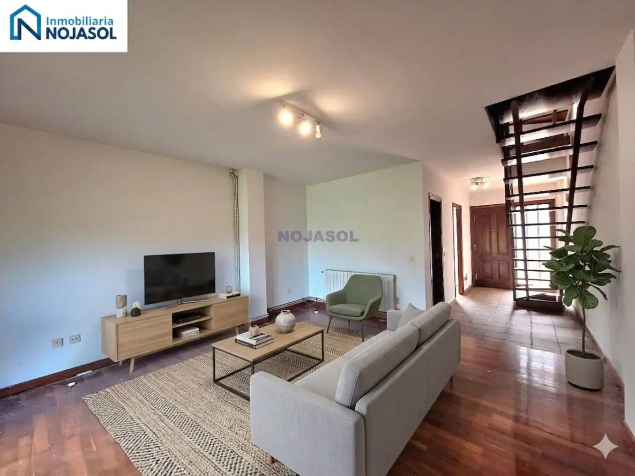 Sala d'estar de Casa adosada en venda en Escalante amb Calefacció, Jardí privat i Parquet