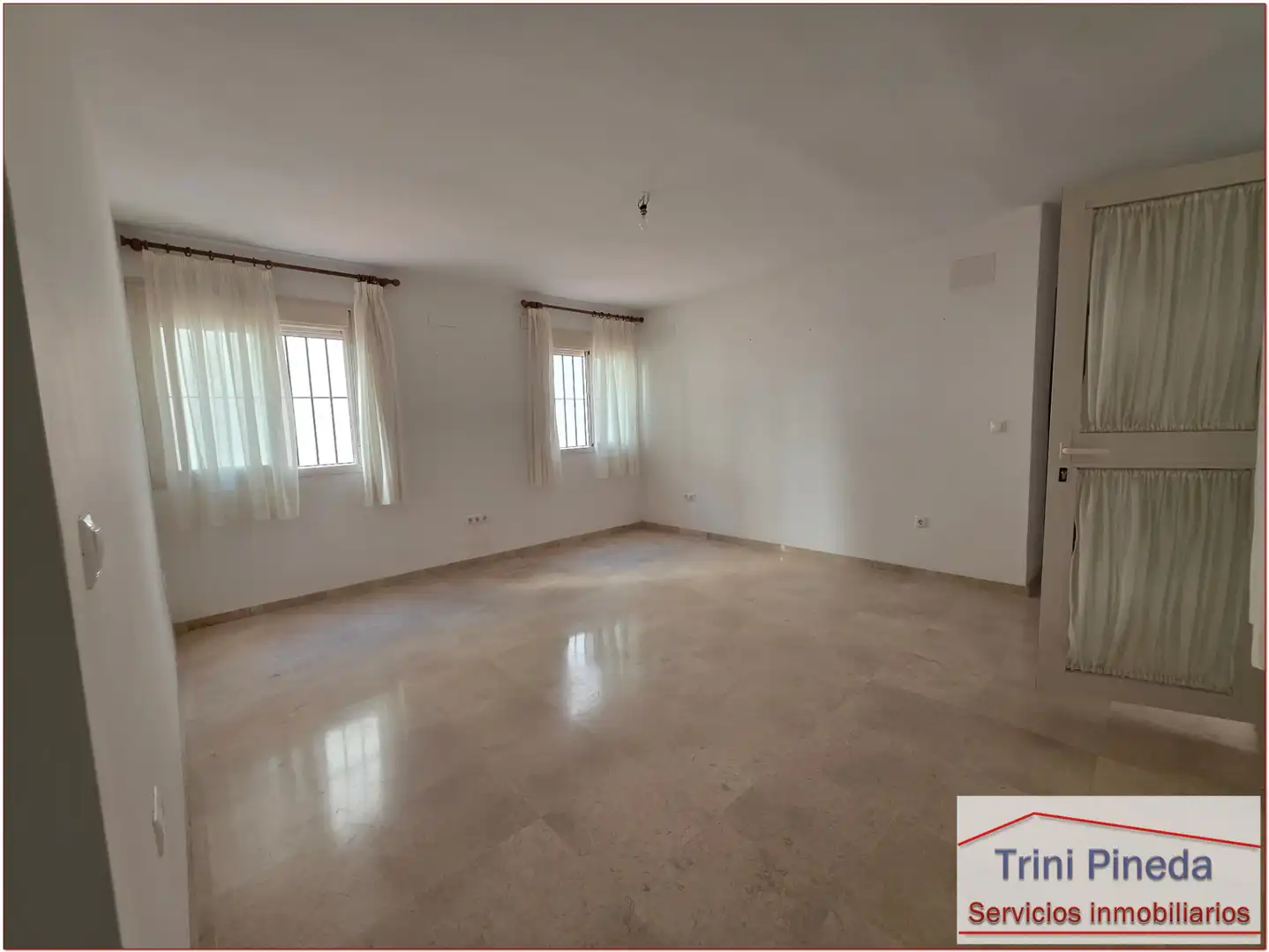 Wohnzimmer von Wohnung zum Verkauf in Sevilla mit Ofen und Waschmaschine