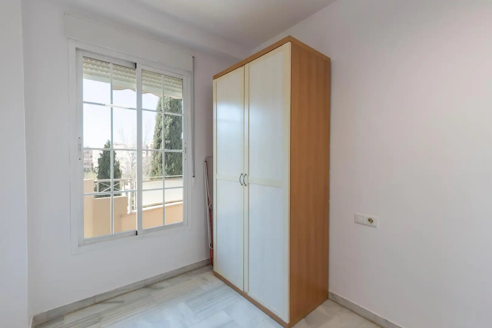 Dormitori de Pis en venda en Granada amb Aire condicionat, Calefacció i Terrassa