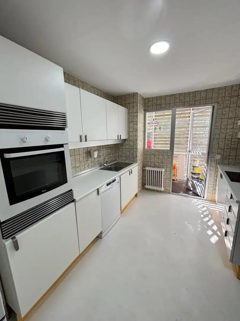 Kitchen of Flat for rent in Madrid  with Air Conditioner, Heating and Private garden