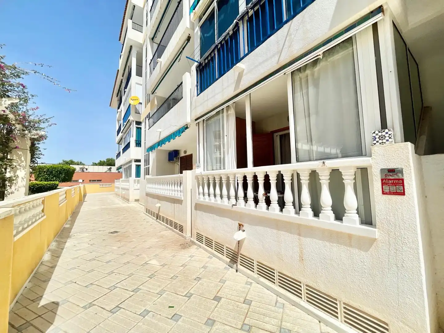 Außenansicht von Wohnung zur Miete in Torrevieja mit Klimaanlage, Heizung und Schwimmbad