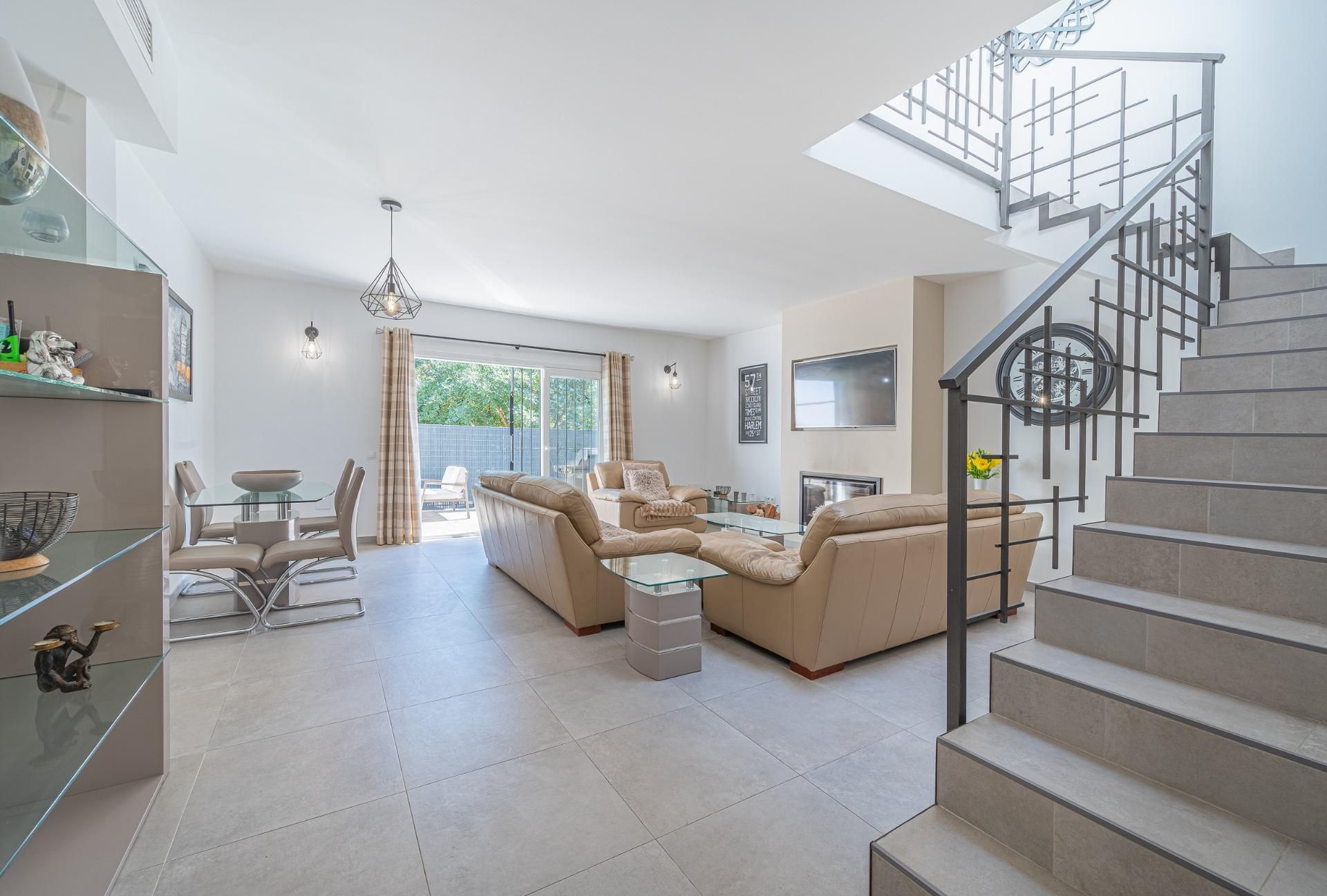 Living room of Single-family semi-detached for sale in Fuengirola  with Air Conditioner, Heating and Terrace