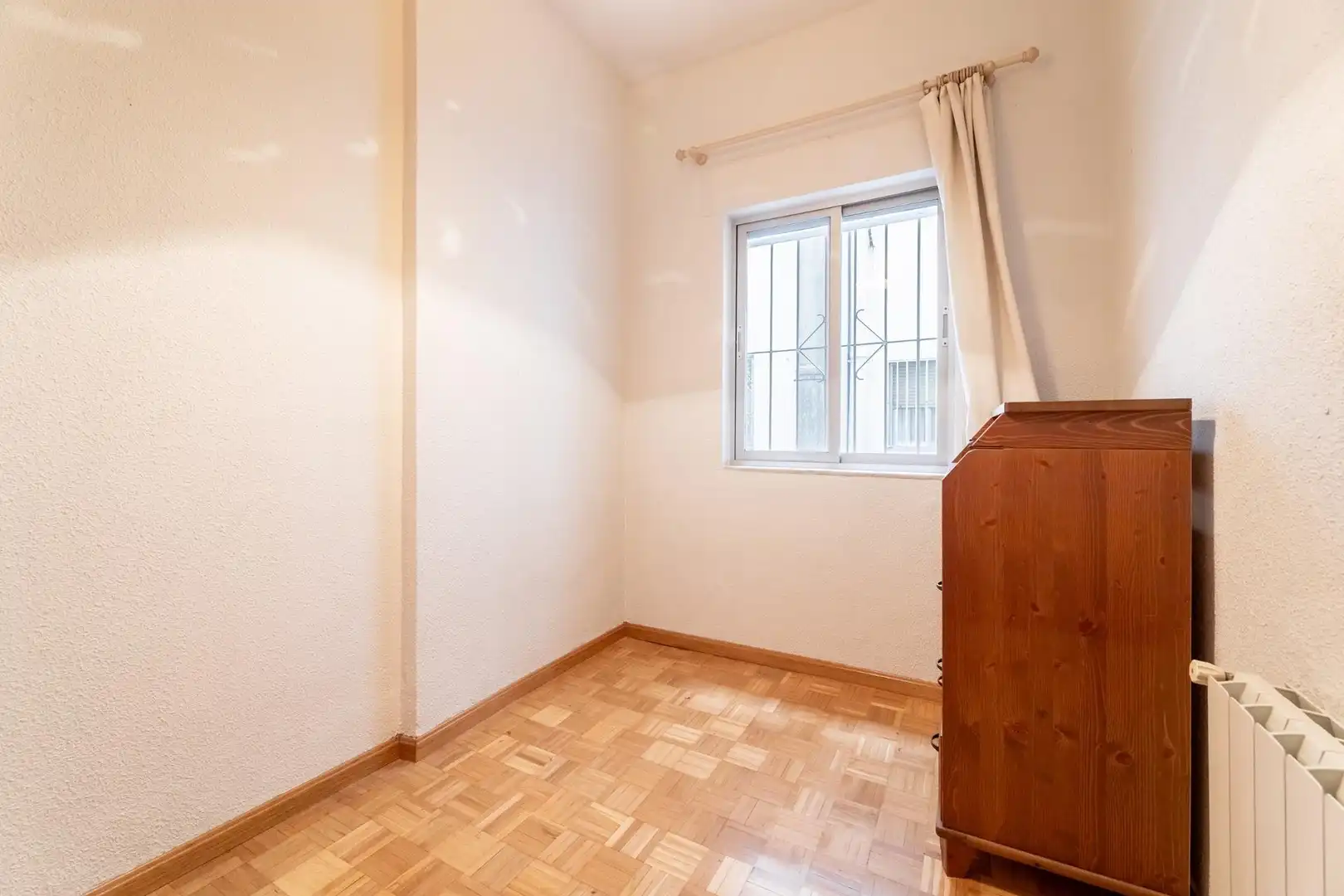Habitación de Piso en venta en Madrid con Calefacción, Parquet y Balcón