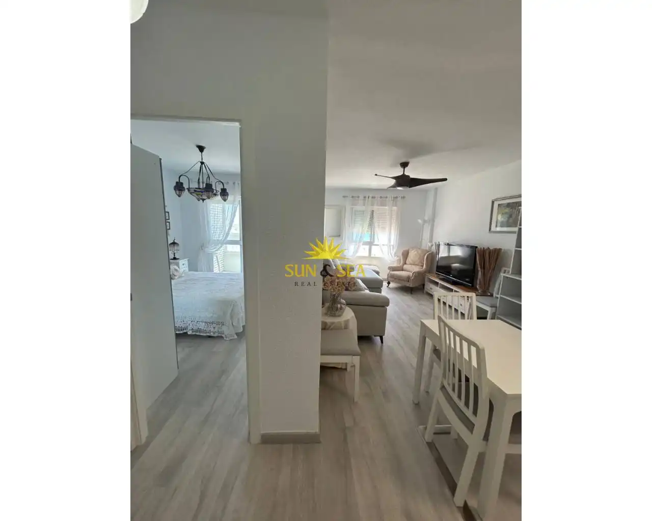 Dormitori de Apartament de lloguer en Torrevieja amb Calefacció, Moblat i Forn