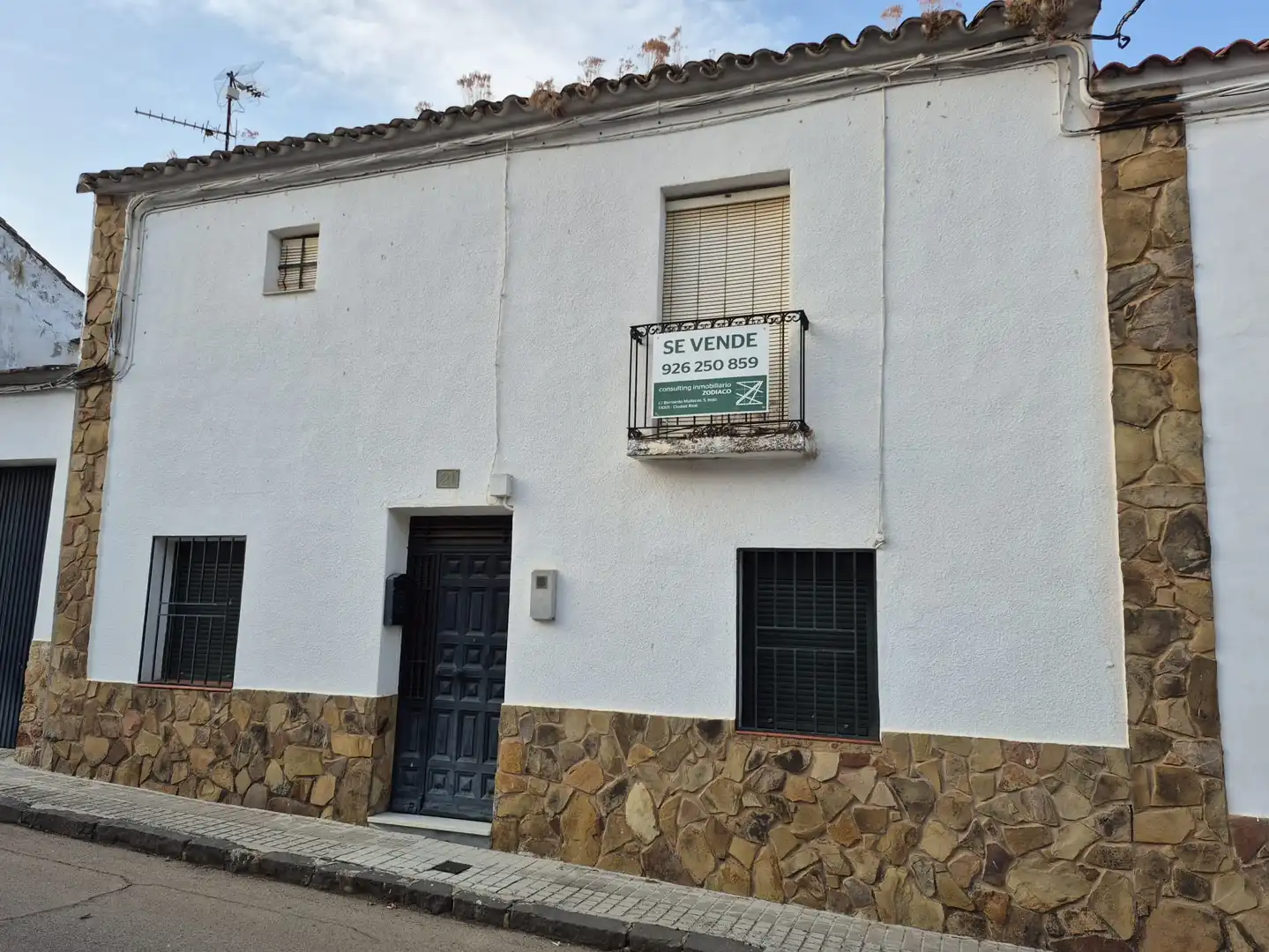 Vista exterior de Casa o xalet en venda en Luciana amb Calefacció