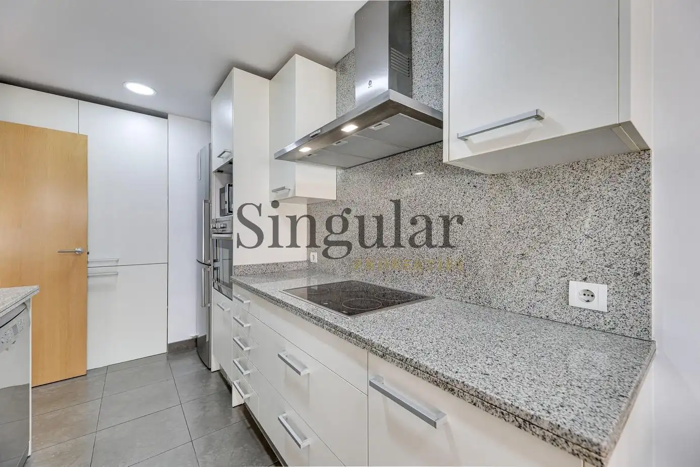 Küche von Wohnung zum Verkauf in Sant Cugat del Vallès mit Privatgarten, Terrasse und Abstellraum