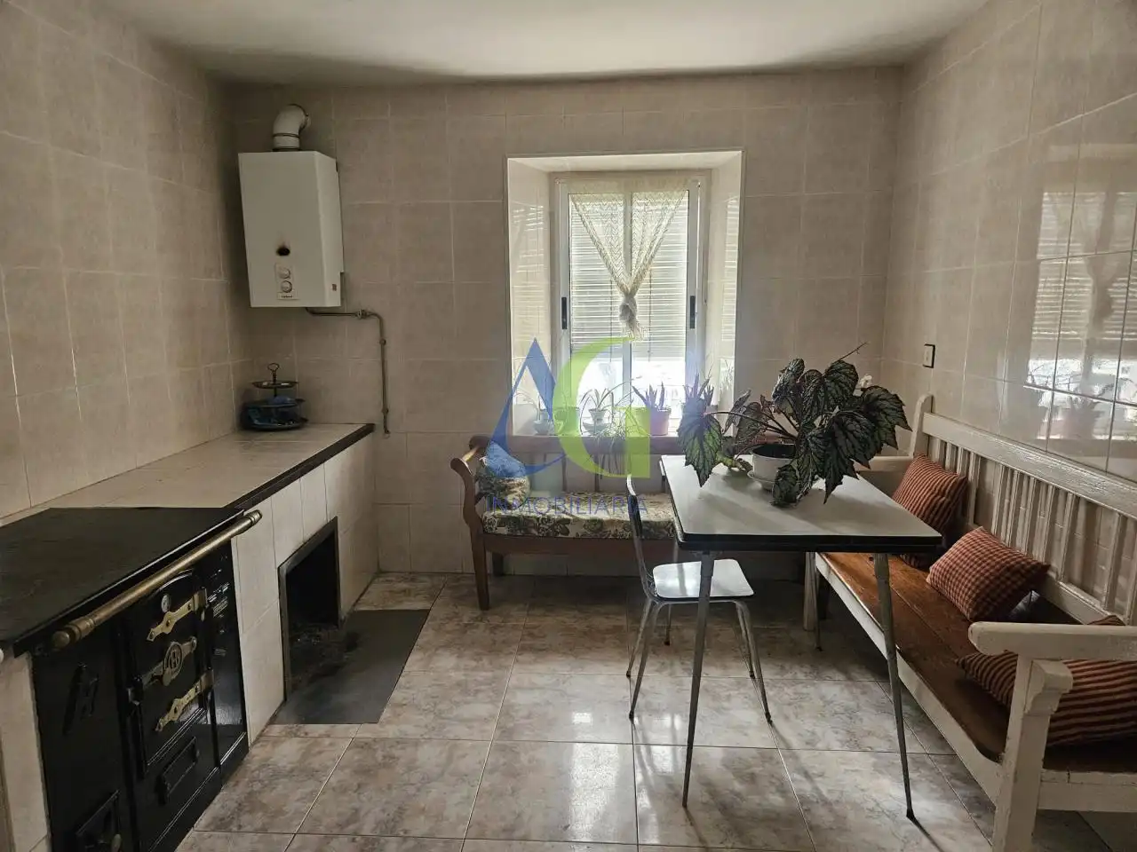 Cocina de Casa o chalet en venta en Cistierna con Calefacción, Jardín privado y Parquet