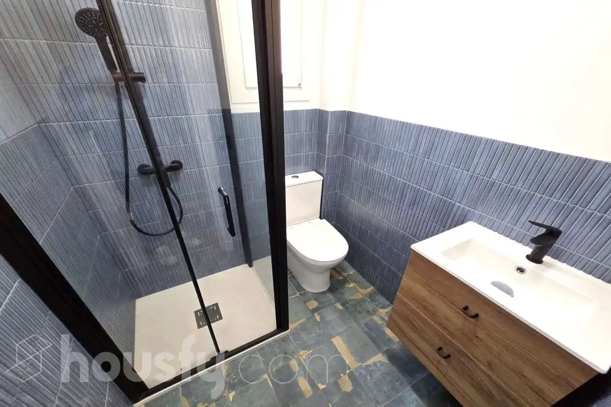 Bathroom of Flat for rent in Madrid  with Heating and Furnished