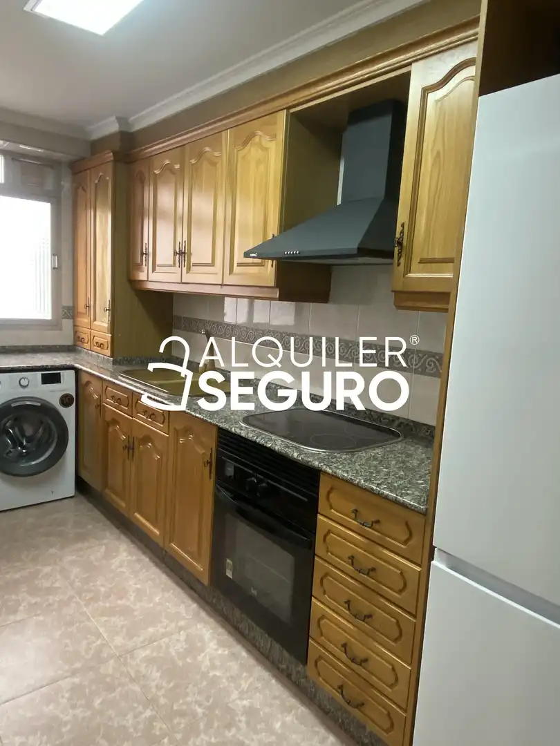 Cuina de Pis de lloguer en Mislata amb Aire condicionat, Calefacció i Moblat