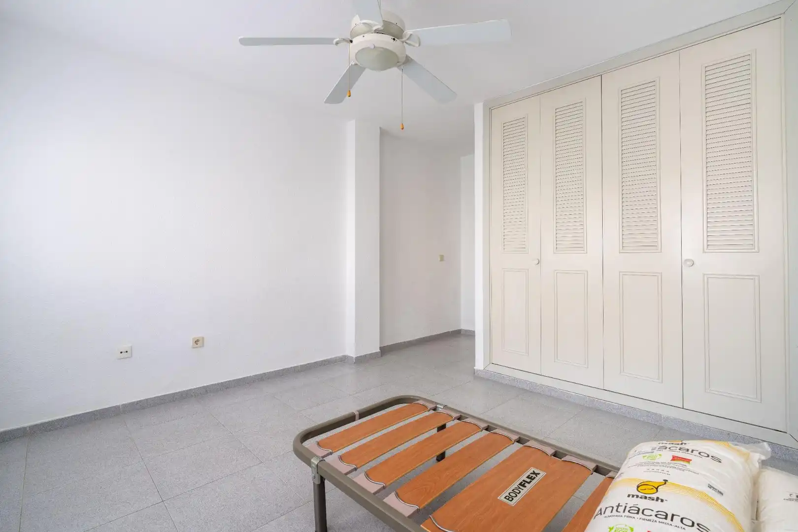 Schlafzimmer von Dachboden zur Miete in Roquetas de Mar mit Klimaanlage, Heizung und Privatgarten