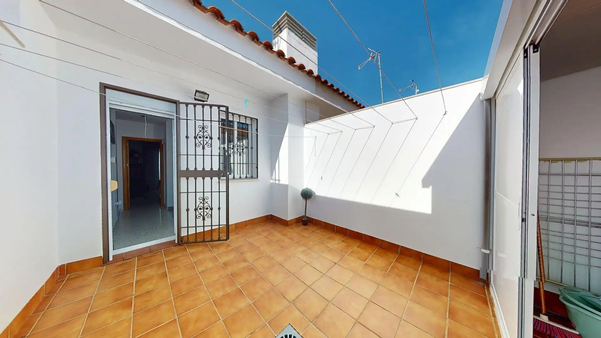 Vista exterior de Casa adosada en venta en La Guijarrosa con Aire acondicionado, Calefacción y Terraza
