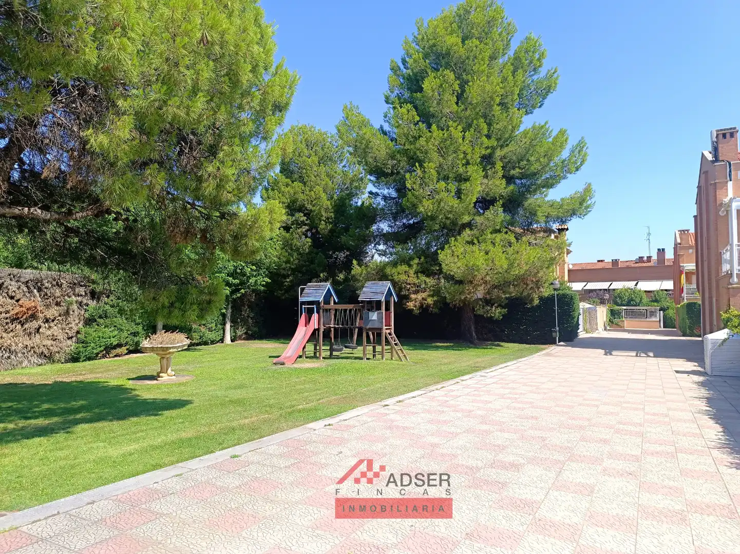 Jardí de Casa adosada en venda en Lardero amb Aire condicionat, Calefacció i Jardí privat
