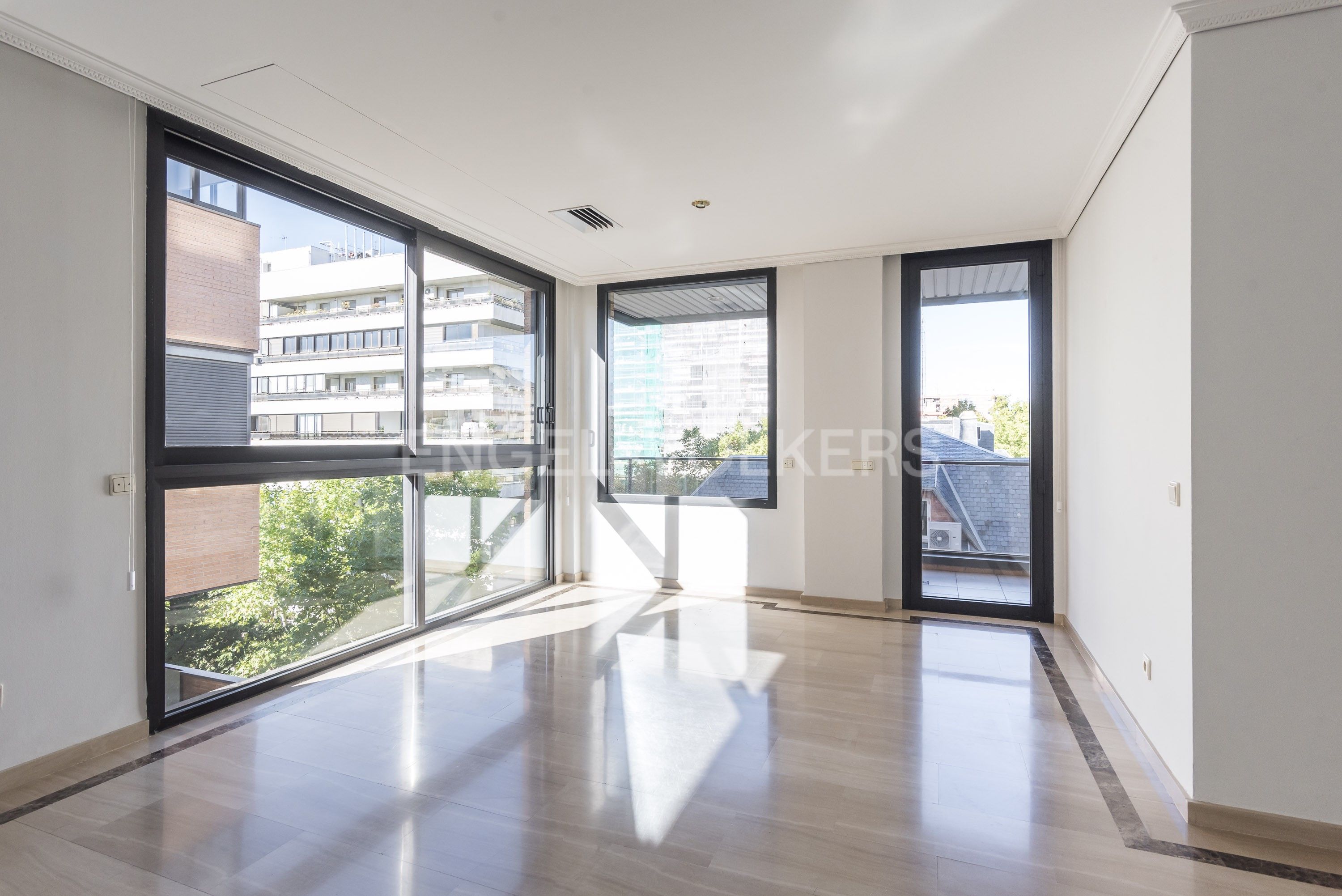 Vista exterior de Apartament de lloguer en  Madrid Capital amb Aire condicionat, Calefacció i Terrassa