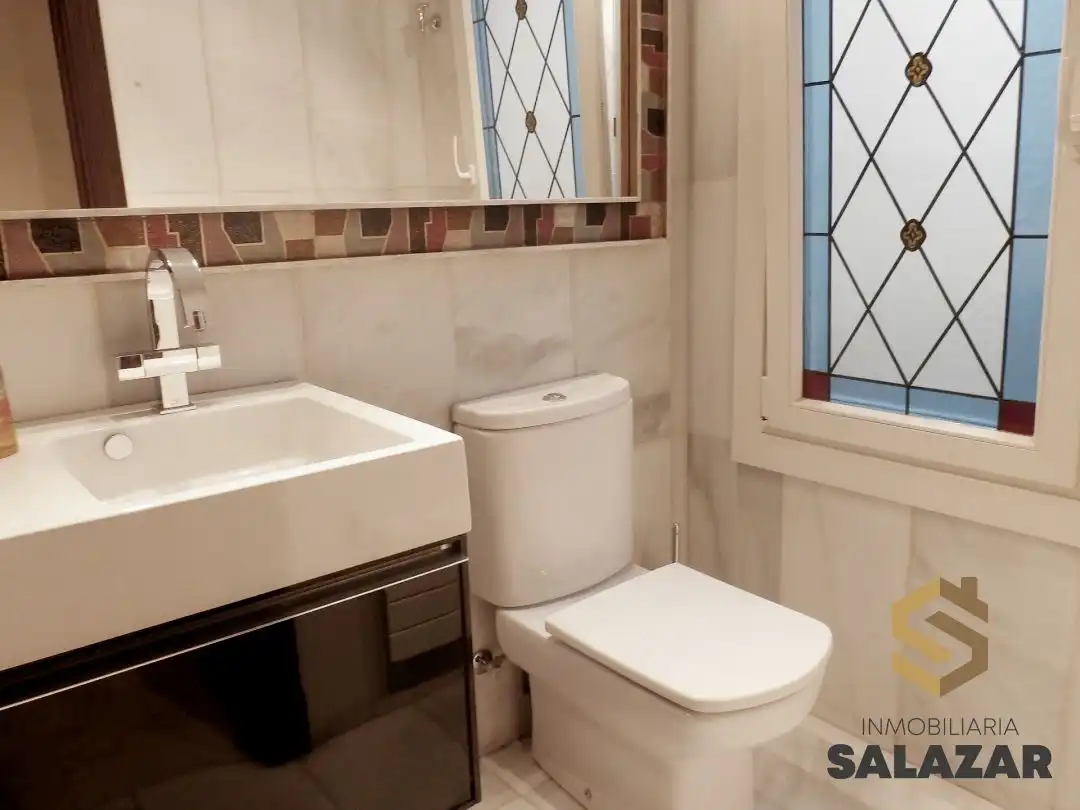 Baño de Oficina en venta en Bilbao  con Aire acondicionado, Calefacción y Amueblado