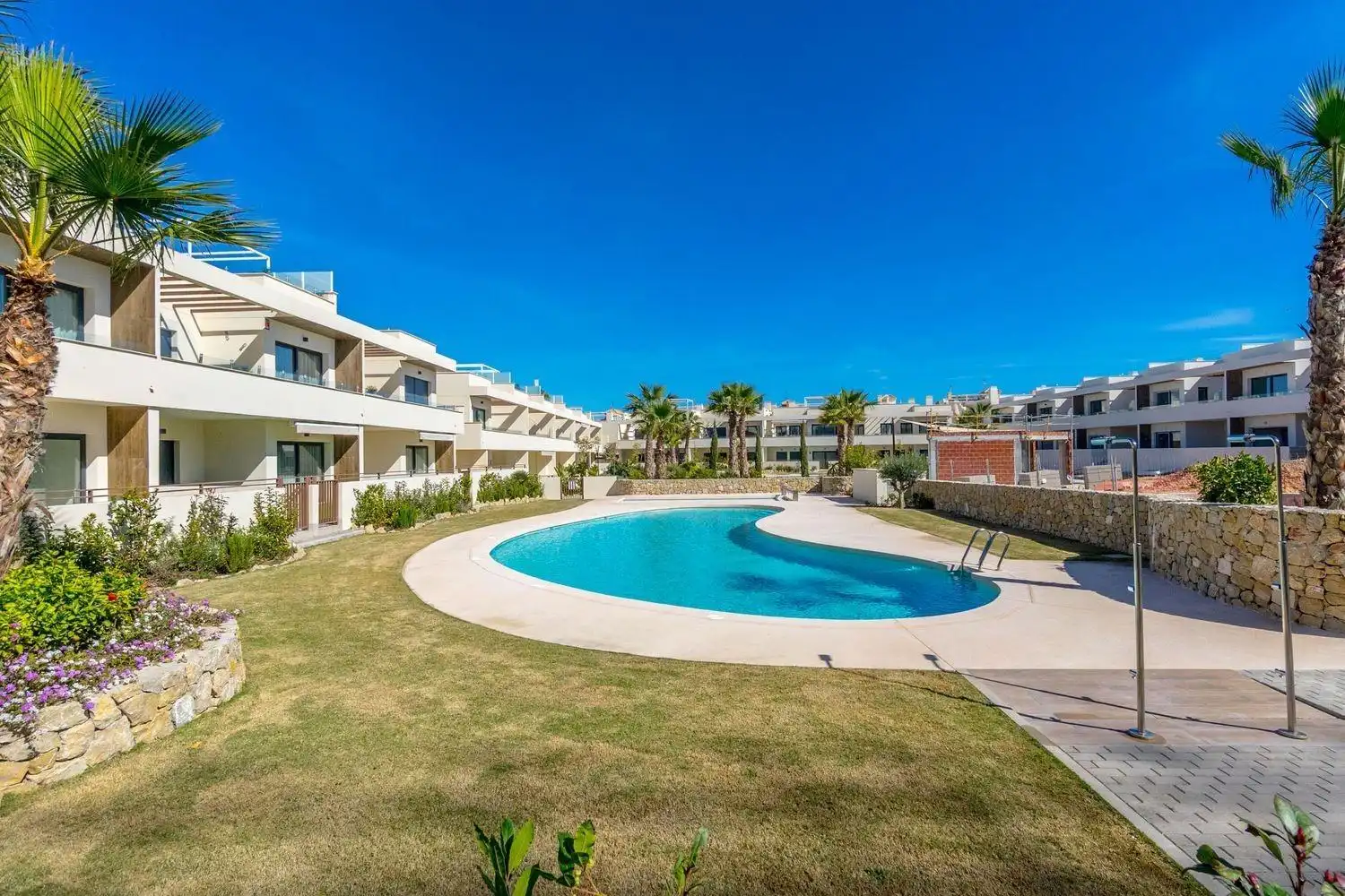 Piscina de Apartamento en venta en Torrevieja con Jardín privado, Terraza y Amueblado
