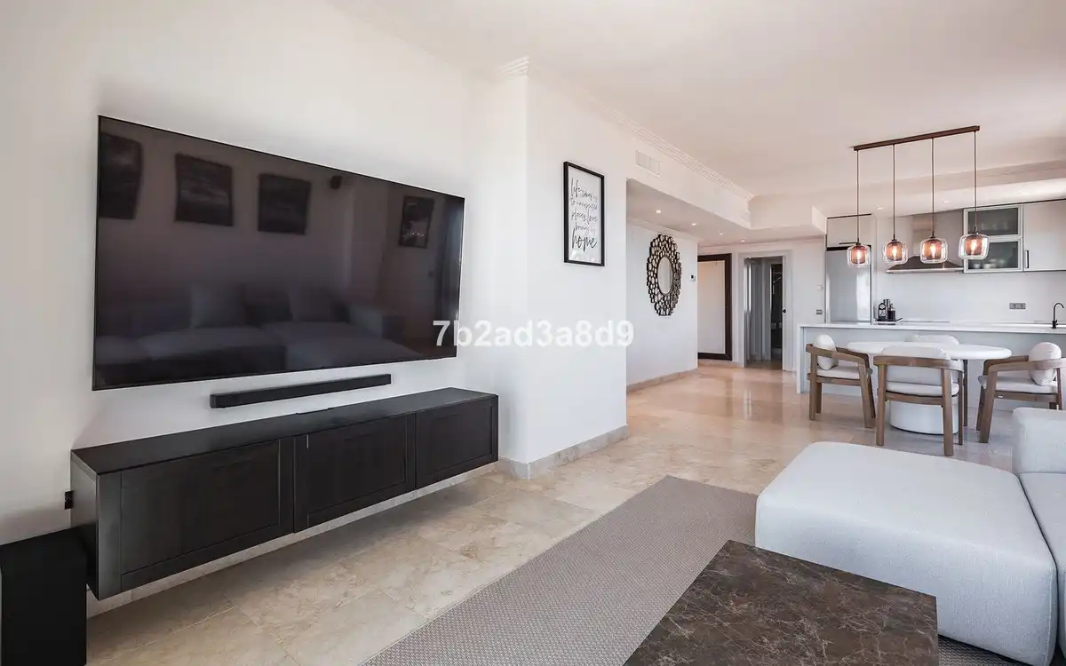 Sala d'estar de Àtic en venda en Estepona amb Aire condicionat, Terrassa i Moblat