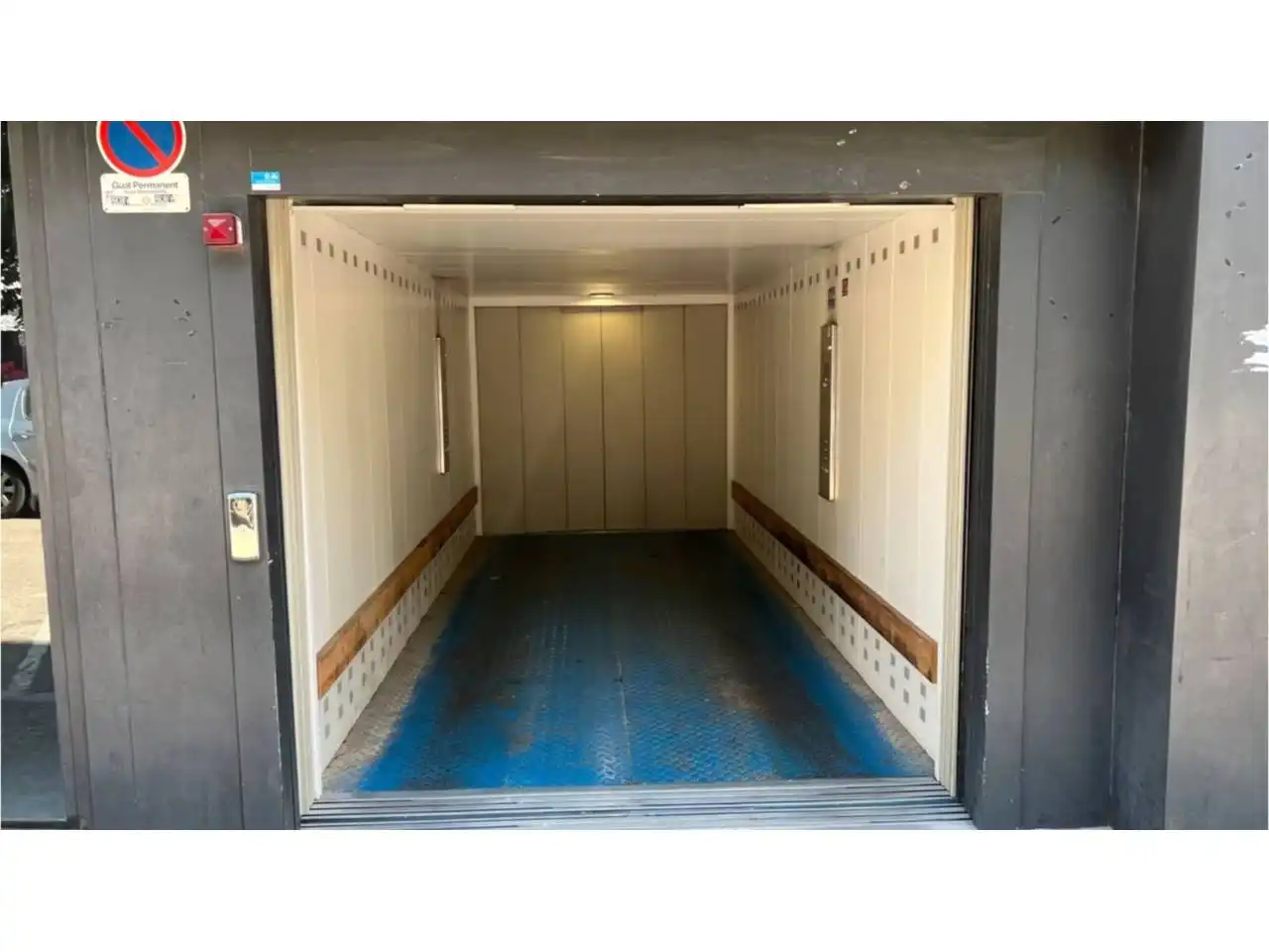 Parking with lift for sale in Eixample Sud – Migdia