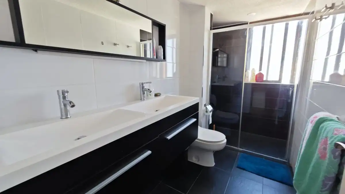 Bathroom of Flat for rent in Elche / Elx  with Air Conditioner, Heating and Parquet flooring