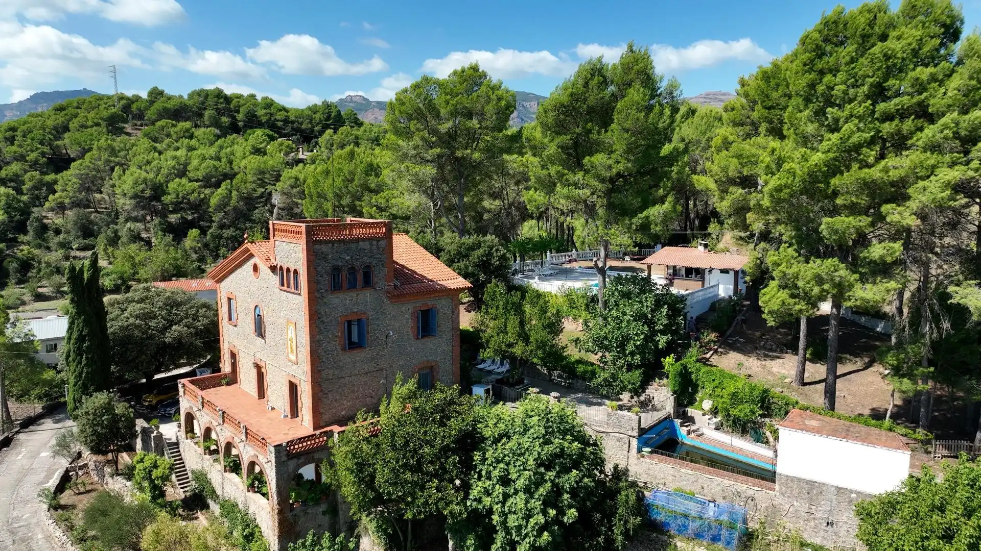Casa rústica con piscina en venta en Sant Llorenç Savall