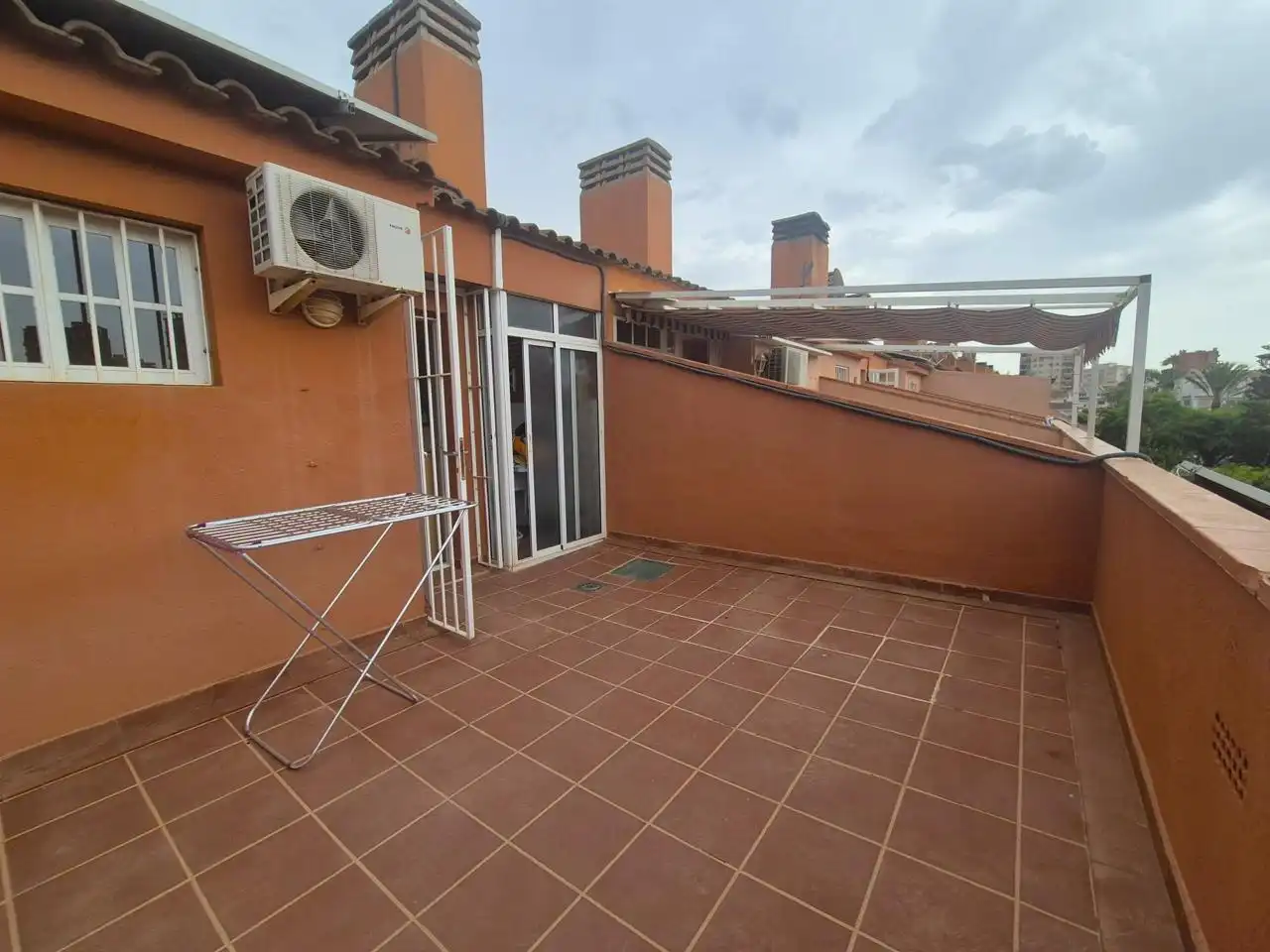 Terrassa de Casa o xalet en venda en Alicante / Alacant amb Aire condicionat, Jardí privat i Terrassa