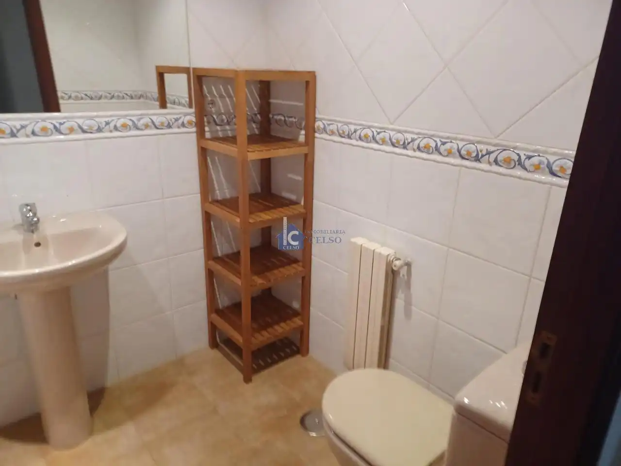 Baño de Piso de alquiler en Ourense Capital  con Calefacción, Parquet y Trastero