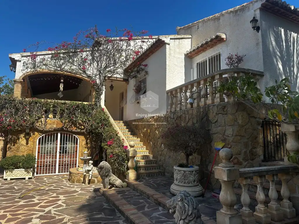 Houses for sale in Montgó - Ermita