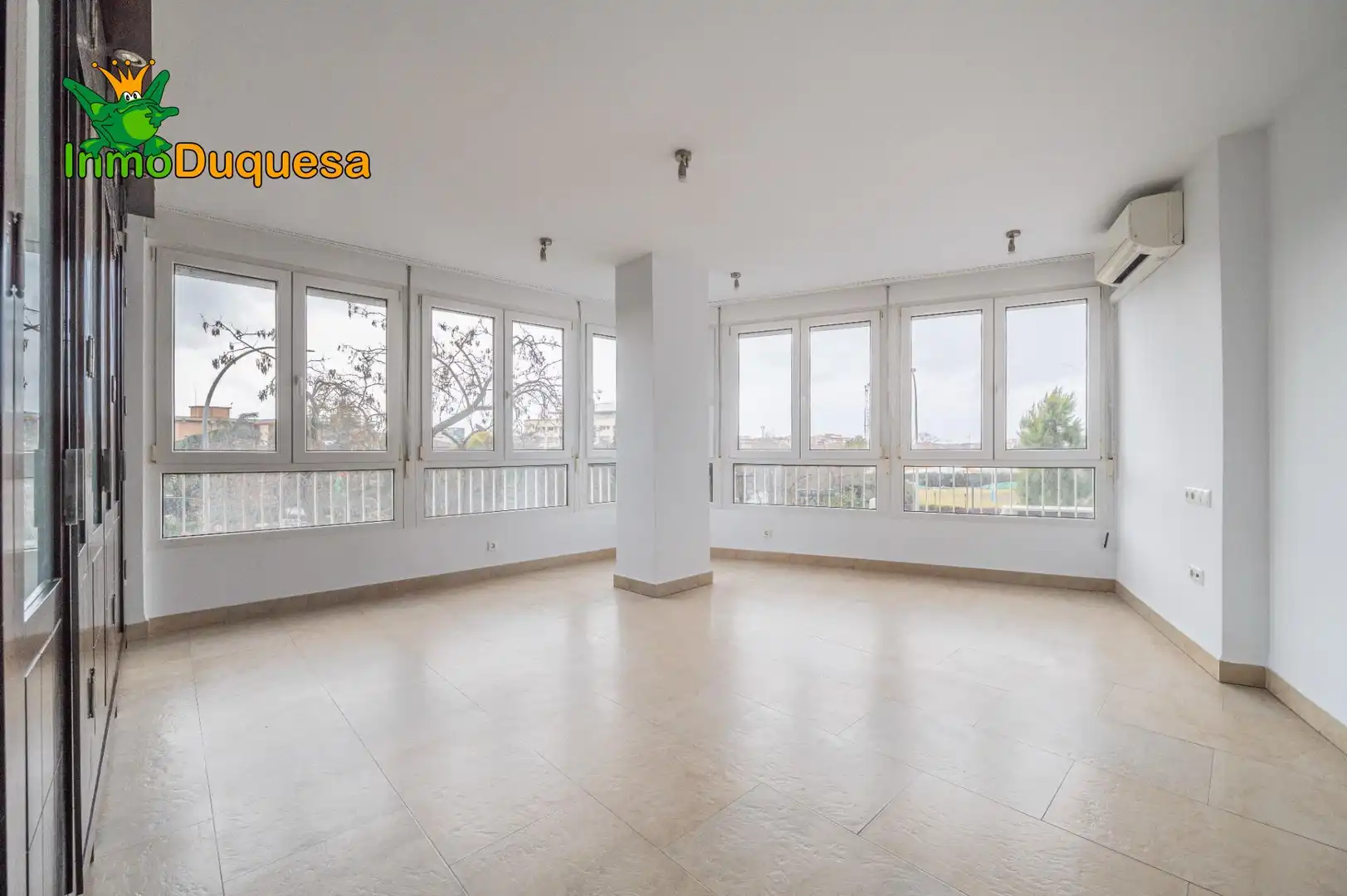 Living room of Flat for sale in Granada  with Air Conditioner and Heating
