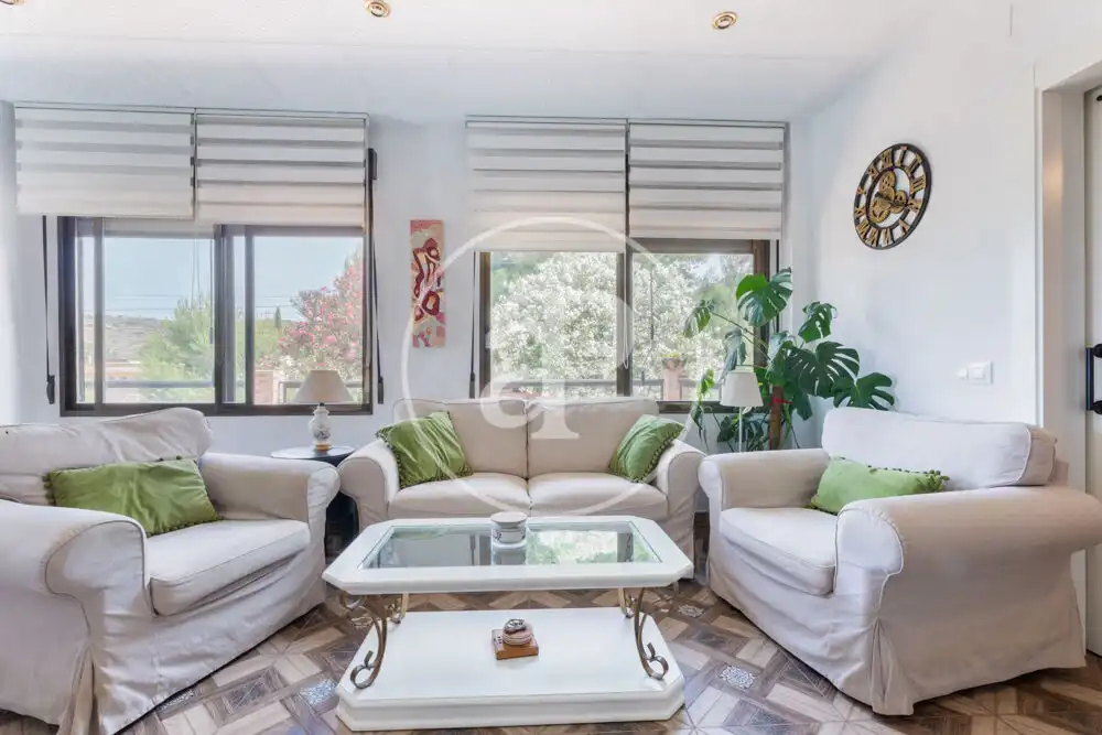 Sala de estar de Casa o chalet en venta en Chiva con Aire acondicionado, Calefacción y Jardín privado