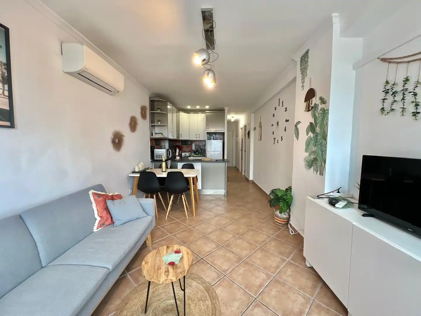 Sala d'estar de Apartament de lloguer en Torrevieja amb Aire condicionat, Calefacció i Moblat
