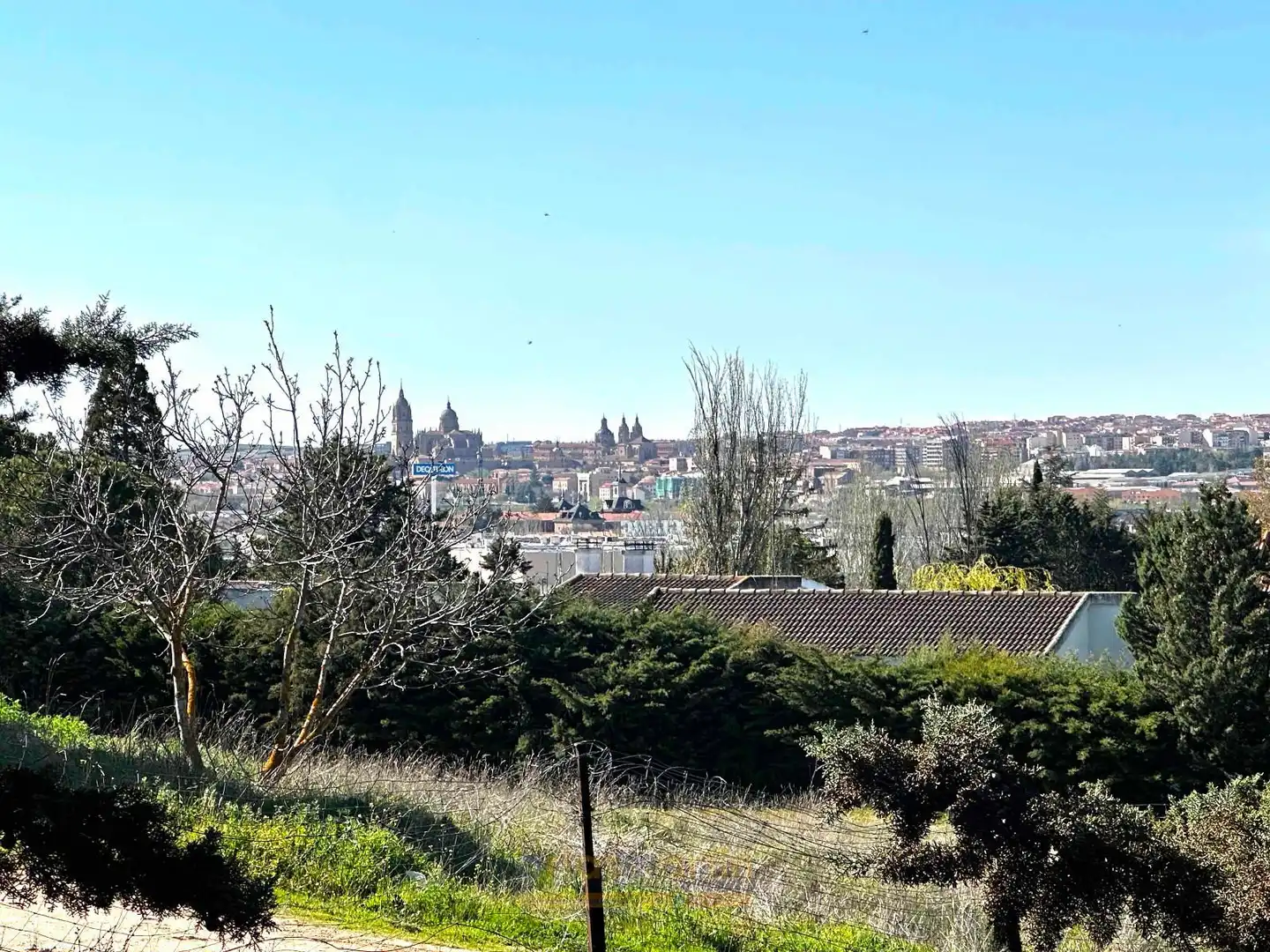 Vista exterior de Casa o xalet en venda en Santa Marta de Tormes amb Calefacció, Jardí privat i Terrassa
