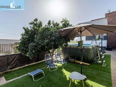 Detached house with garden for sale in Camino de Montevive
