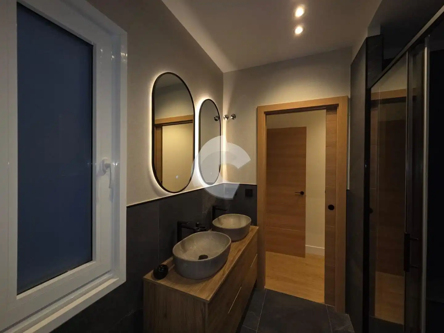 Badezimmer von Wohnung zum Verkauf in Vigo  mit Heizung und Möbliert