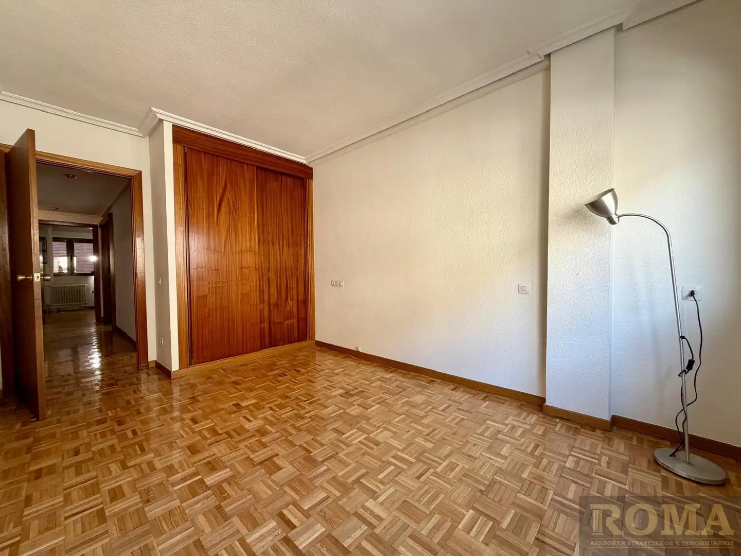 Bedroom of Flat for sale in Salamanca  with Heating, Parquet flooring and Balcony