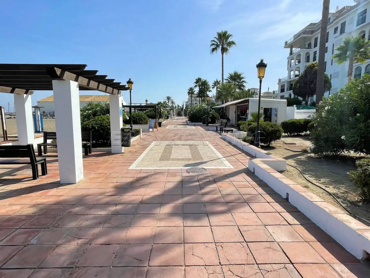 Vista exterior de Apartamento de alquiler en Manilva con Terraza, Amueblado y Alarma