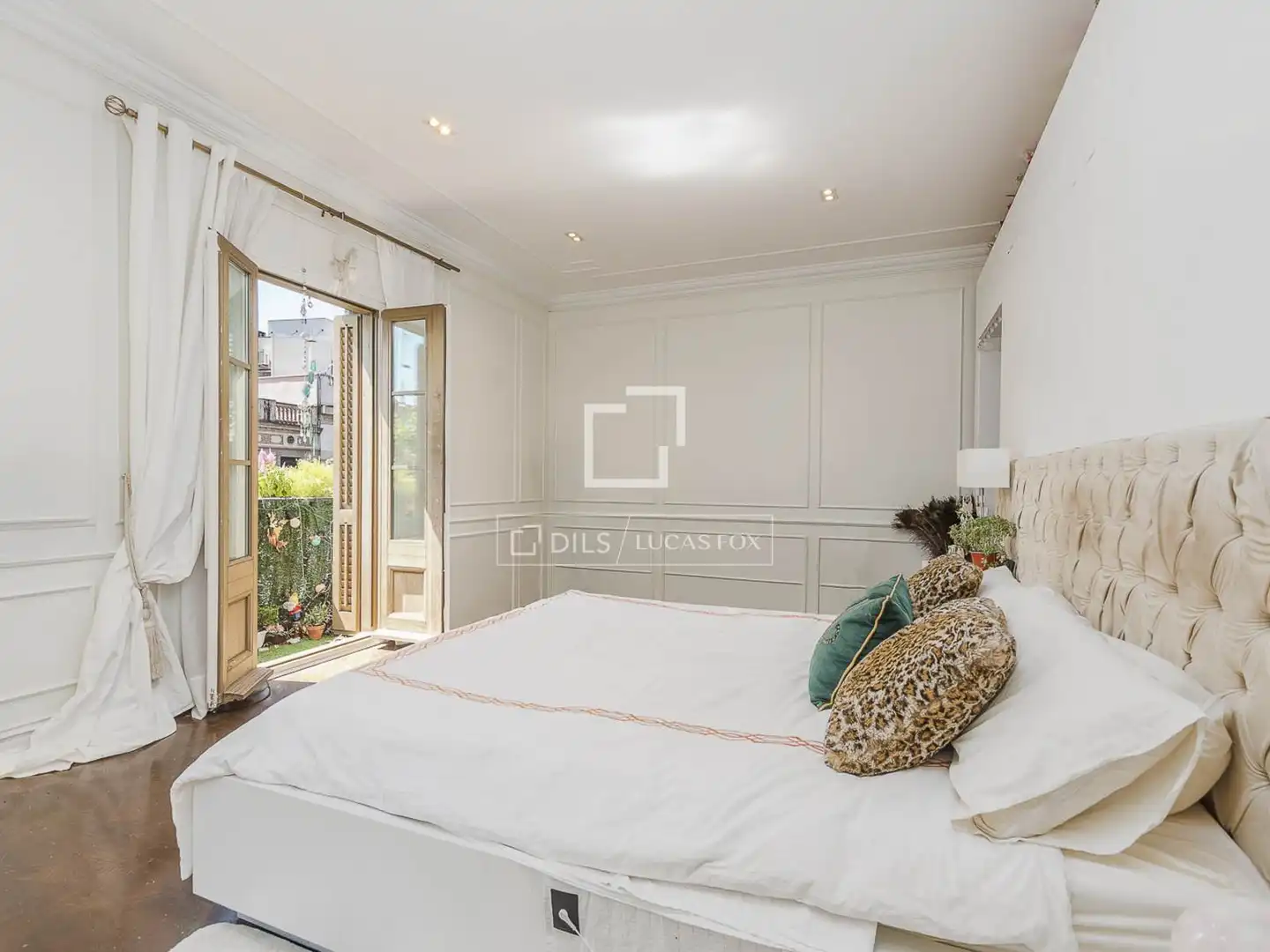 Schlafzimmer von Wohnung zum Verkauf in Barcelona mit Klimaanlage, Parkett und Terrasse
