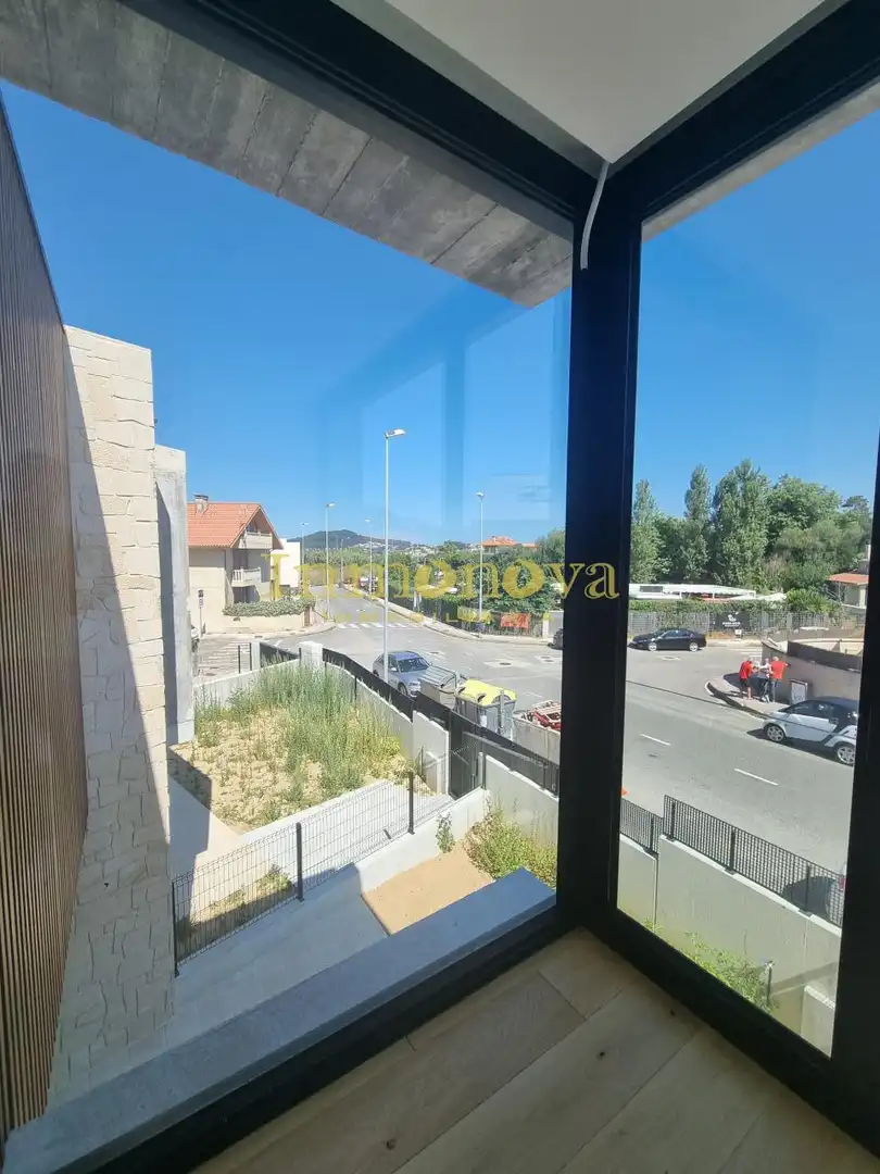 Casa adosada en venta en Nigrán con Calefacción, Jardín privado y Terraza