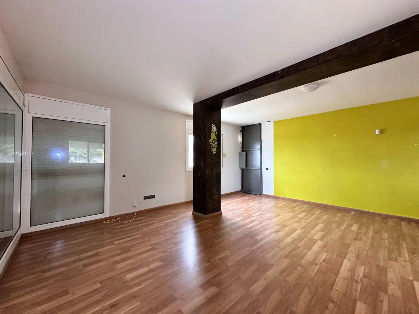 Sala de estar de Casa o chalet en venta en La Bisbal del Penedès con Parquet