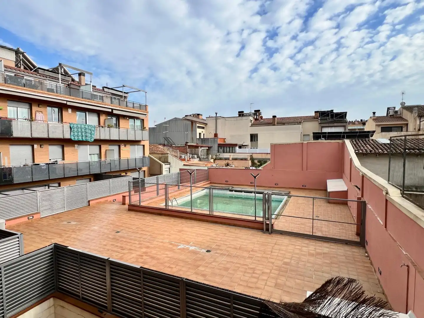 Swimming pool of Flat for sale in Sabadell  with Air Conditioner, Heating and Terrace