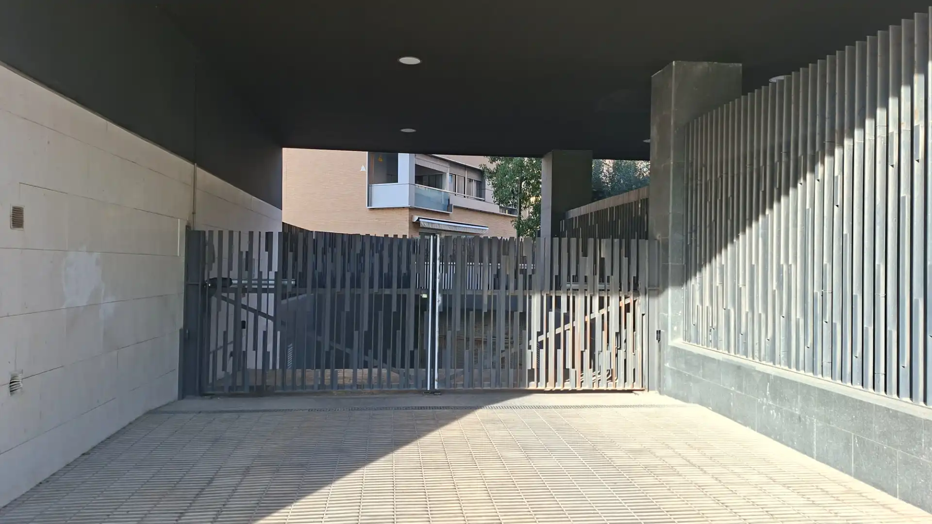 Individual with lift for sale in Carrer de l'Estatut 45, imagen 3